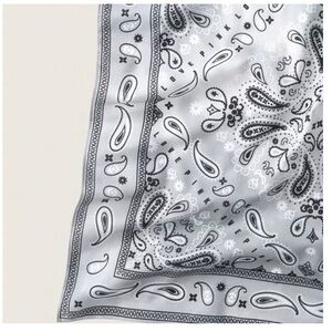 VICTORIA’S SECRET PINK BANDANA “face mask / bandana” 2/25$🔥 1/15$